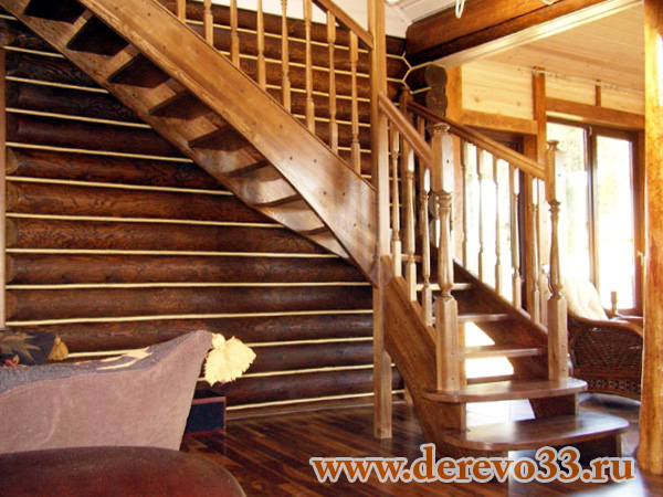 Деревянная лестница в загородном доме